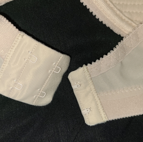 Cream colored bra 38 DDD fits like 38 DD - Picture 3 of 3